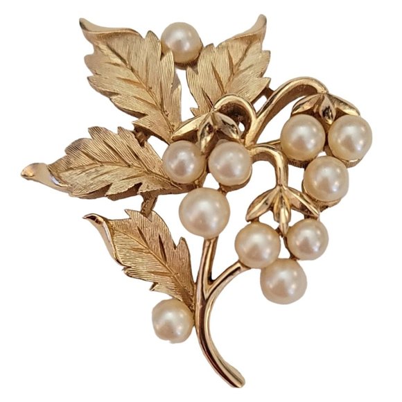 Trifari Crown Over T Gold Tone Faux Pearl Fruit And Leaf Brooch Pin, Signed K698 - Picture 2 of 8
